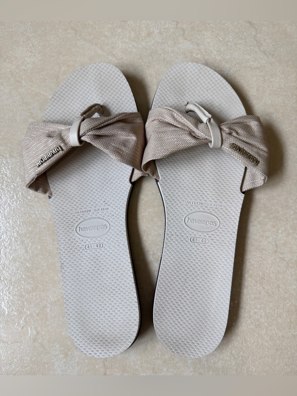 Havaianas fabric  flip-flop sandals tan cream gold glitter women size 11/12